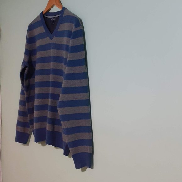 WARM & NON-ITCHY LAMBSWOOL VNeck Pullover Sweater, Large with measurements - Picture 2 of 3